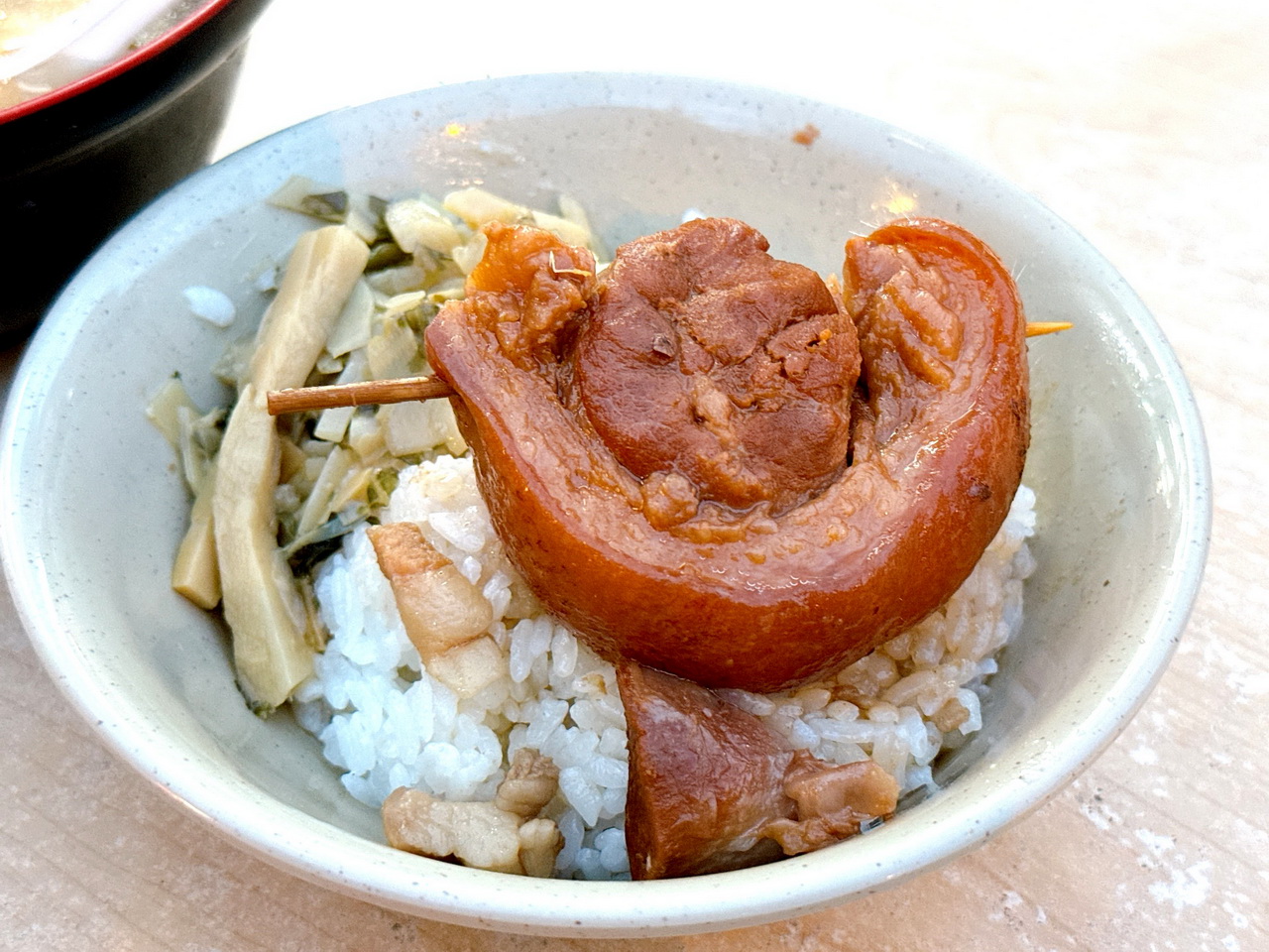 鹿港老街美食推薦|市場口賴家扁食麵,爌肉飯超下飯,扁食湯大碗只要35元 @猴屁的異想世界 鹿港老街美食推薦|市場口賴家扁食麵,爌肉飯超下飯,扁食湯大碗只要35元 @猴屁的異想世界