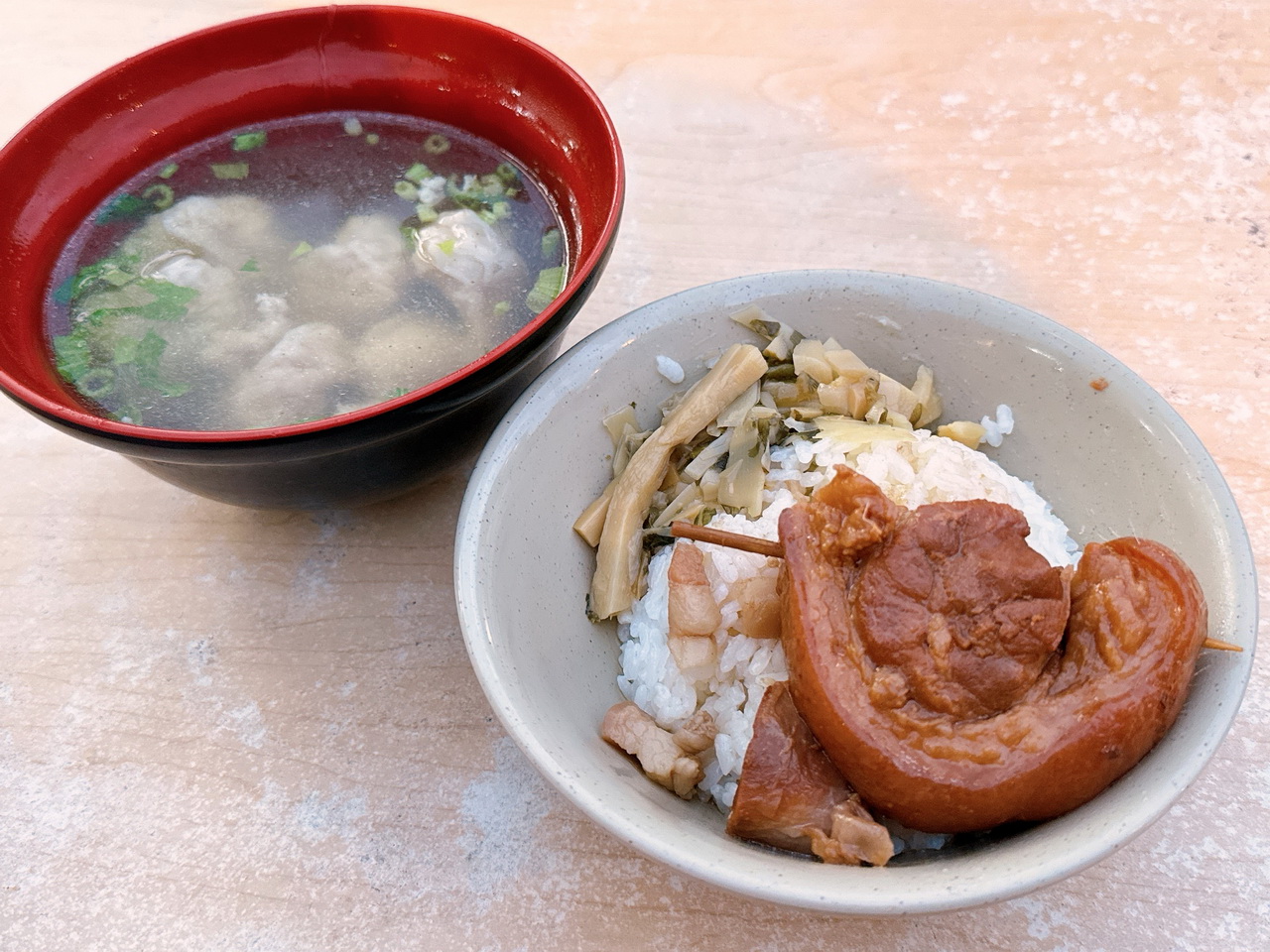 鹿港老街美食推薦|市場口賴家扁食麵,爌肉飯超下飯,扁食湯大碗只要35元 @猴屁的異想世界 鹿港老街美食推薦|市場口賴家扁食麵,爌肉飯超下飯,扁食湯大碗只要35元 @猴屁的異想世界