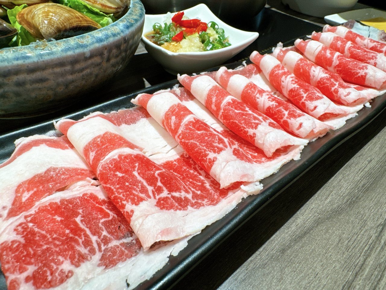台中最好吃牛奶鍋,海陸雙拼cp值高,飯後甜點吃到飽,營業到半夜2點,台中宵夜推薦|加分火鍋台中店 @猴屁的異想世界 台中最好吃牛奶鍋,海陸雙拼cp值高,飯後甜點吃到飽,營業到半夜2點,台中宵夜推薦|加分火鍋台中店 @猴屁的異想世界