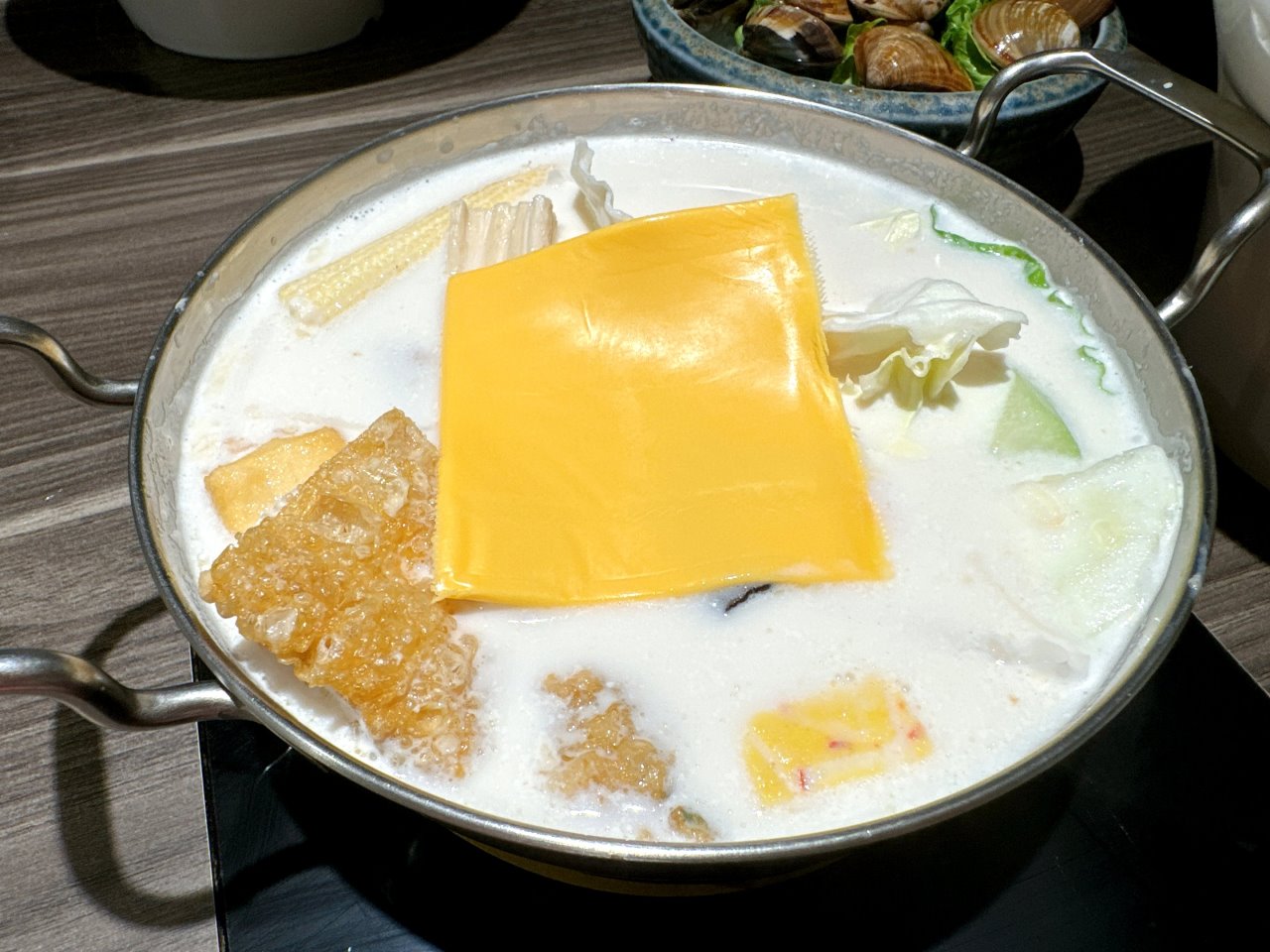 台中最好吃牛奶鍋,海陸雙拼cp值高,飯後甜點吃到飽,營業到半夜2點,台中宵夜推薦|加分火鍋台中店 @猴屁的異想世界 台中最好吃牛奶鍋,海陸雙拼cp值高,飯後甜點吃到飽,營業到半夜2點,台中宵夜推薦|加分火鍋台中店 @猴屁的異想世界