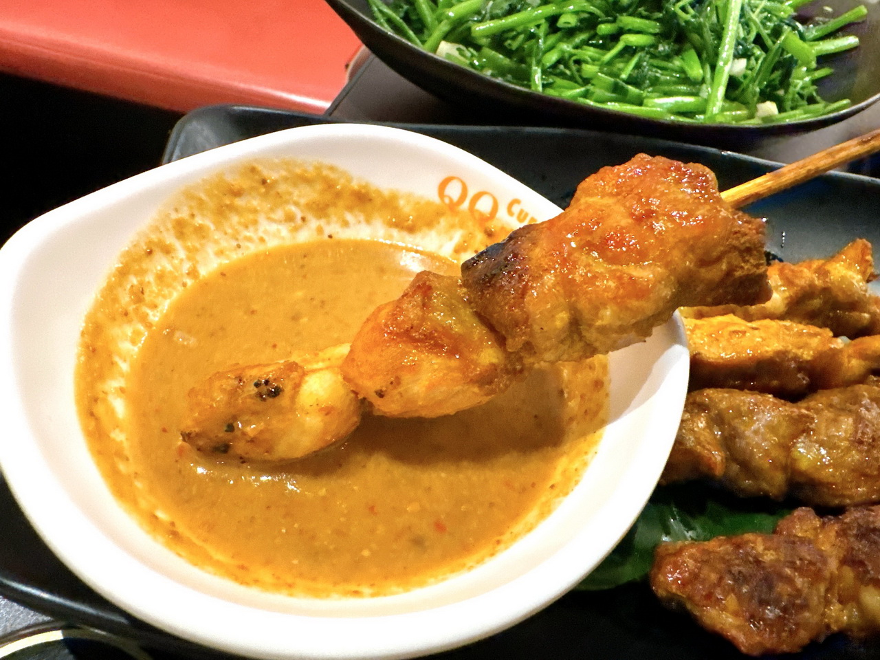 三重新加坡料理，平價大份量，推薦椒麻雞、炒粿條、月亮蝦餅、叻沙麵、沙嗲串｜大姊的店新加坡料理 @猴屁的異想世界
