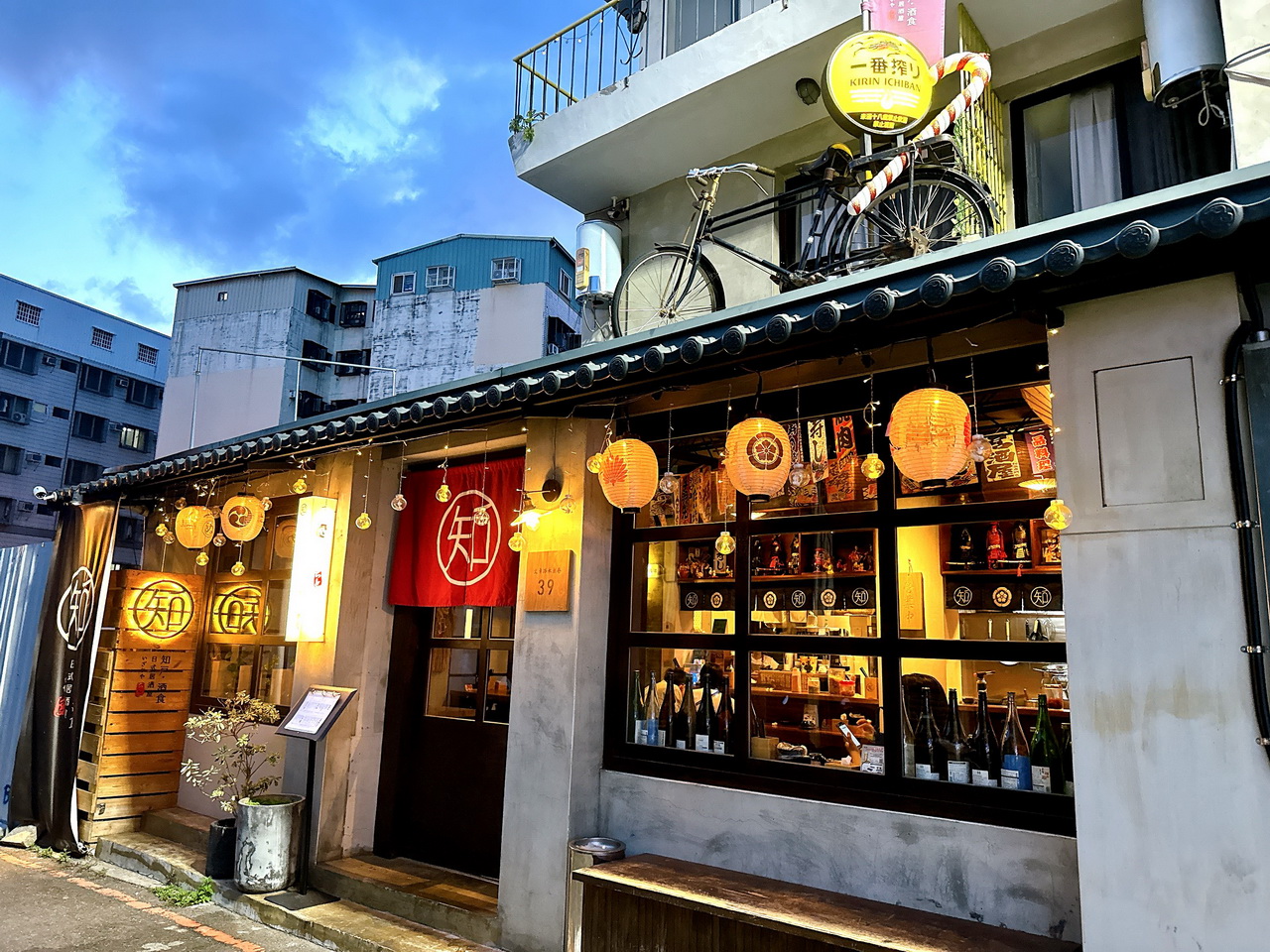 【知戶酒食】逢甲居酒屋推薦,當月壽星特製生魚片蛋糕超驚喜,營業到半夜一點 @猴屁的異想世界 【知戶酒食】逢甲居酒屋推薦,當月壽星特製生魚片蛋糕超驚喜,營業到半夜一點 @猴屁的異想世界