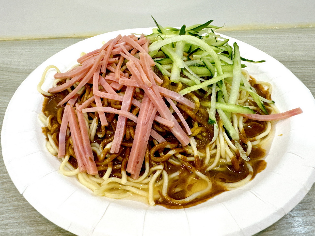 家湘涼麵|被涼麵耽誤的臭豆腐,士林夜市評價超低,但生意超好排隊排爆的神奇小店 @猴屁的異想世界 家湘涼麵|被涼麵耽誤的臭豆腐,士林夜市評價超低,但生意超好排隊排爆的神奇小店 @猴屁的異想世界