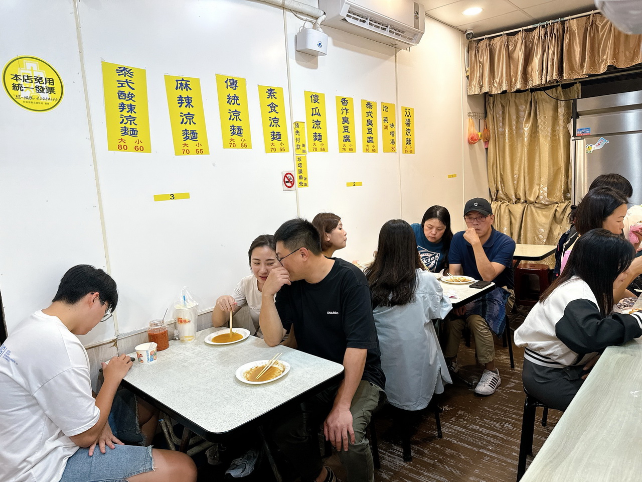 家湘涼麵|被涼麵耽誤的臭豆腐,士林夜市評價超低,但生意超好排隊排爆的神奇小店 @猴屁的異想世界 家湘涼麵|被涼麵耽誤的臭豆腐,士林夜市評價超低,但生意超好排隊排爆的神奇小店 @猴屁的異想世界