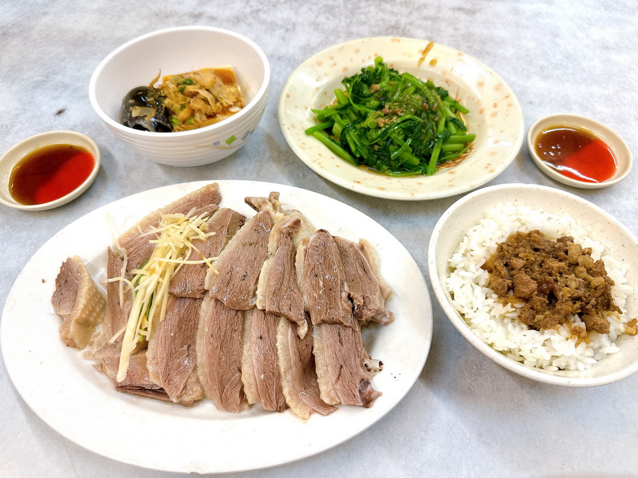 【阿川鵝肉】台中向上市場超人氣鵝肉店,肥美多汁軟嫩好吃賣到半夜12點 @猴屁的異想世界 【阿川鵝肉】台中向上市場超人氣鵝肉店,肥美多汁軟嫩好吃賣到半夜12點 @猴屁的異想世界