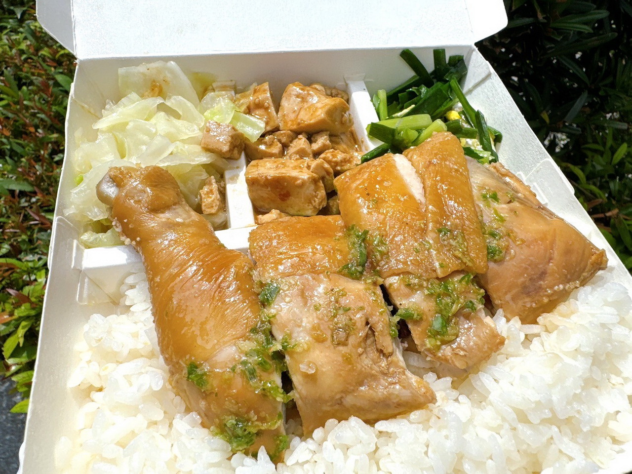 【森記快餐店】逢甲老字號便當店,限量招牌玫瑰油雞飯12點前就賣光,炸雞排好吃 @猴屁的異想世界 【森記快餐店】逢甲老字號便當店,限量招牌玫瑰油雞飯12點前就賣光,炸雞排好吃 @猴屁的異想世界