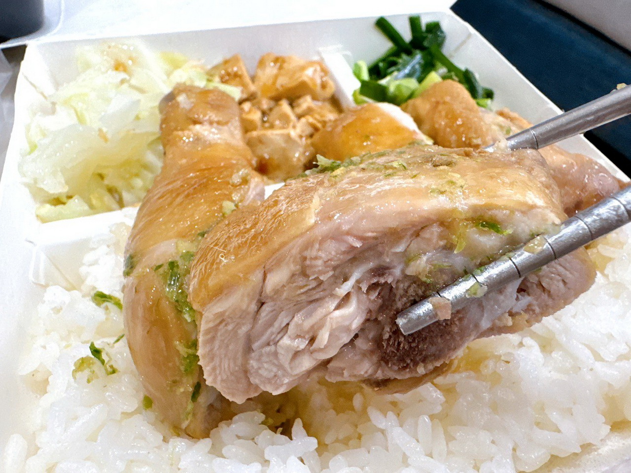 【森記快餐店】逢甲老字號便當店,限量招牌玫瑰油雞飯12點前就賣光,炸雞排好吃 @猴屁的異想世界 【森記快餐店】逢甲老字號便當店,限量招牌玫瑰油雞飯12點前就賣光,炸雞排好吃 @猴屁的異想世界