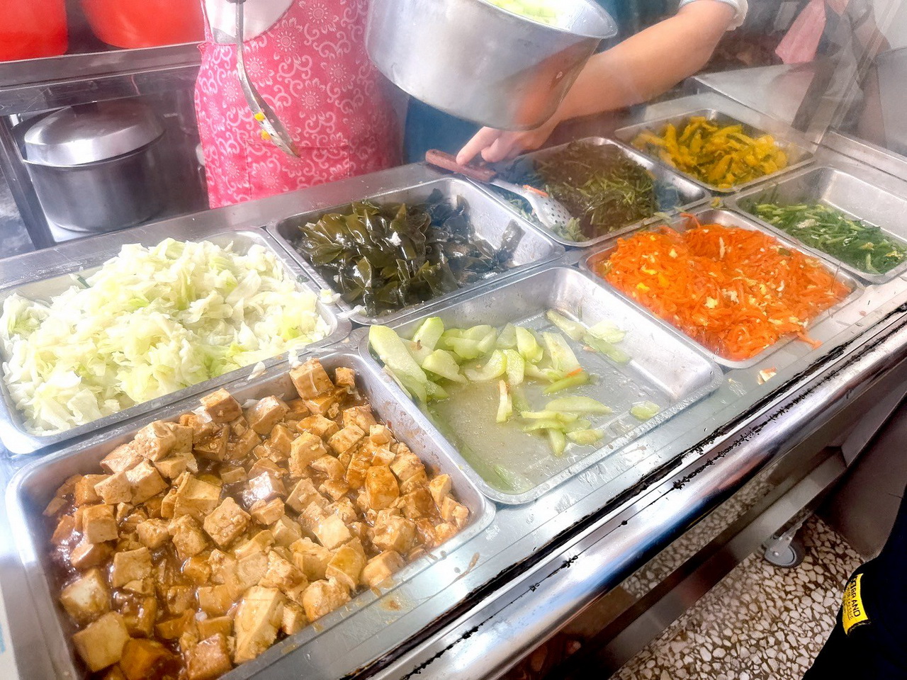 【森記快餐店】逢甲老字號便當店,限量招牌玫瑰油雞飯12點前就賣光,炸雞排好吃 @猴屁的異想世界 【森記快餐店】逢甲老字號便當店,限量招牌玫瑰油雞飯12點前就賣光,炸雞排好吃 @猴屁的異想世界