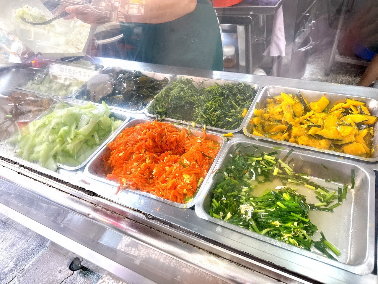 【森記快餐店】逢甲老字號便當店,限量招牌玫瑰油雞飯12點前就賣光,炸雞排好吃 @猴屁的異想世界 【森記快餐店】逢甲老字號便當店,限量招牌玫瑰油雞飯12點前就賣光,炸雞排好吃 @猴屁的異想世界
