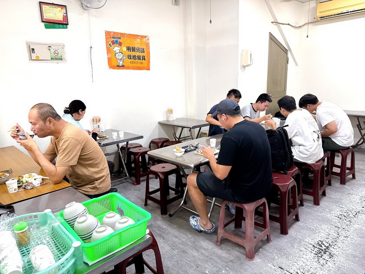 【森記快餐店】逢甲老字號便當店,限量招牌玫瑰油雞飯12點前就賣光,炸雞排好吃 @猴屁的異想世界 【森記快餐店】逢甲老字號便當店,限量招牌玫瑰油雞飯12點前就賣光,炸雞排好吃 @猴屁的異想世界