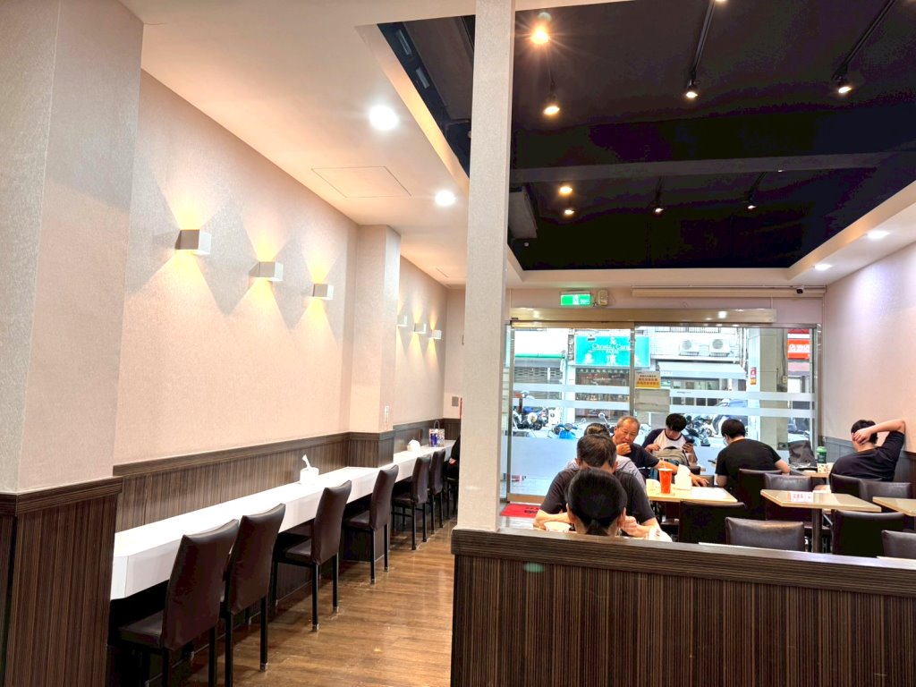阿裕壽司｜台中超有名的壽司店，想吃要排隊，平價好吃CP值高 @猴屁的異想世界