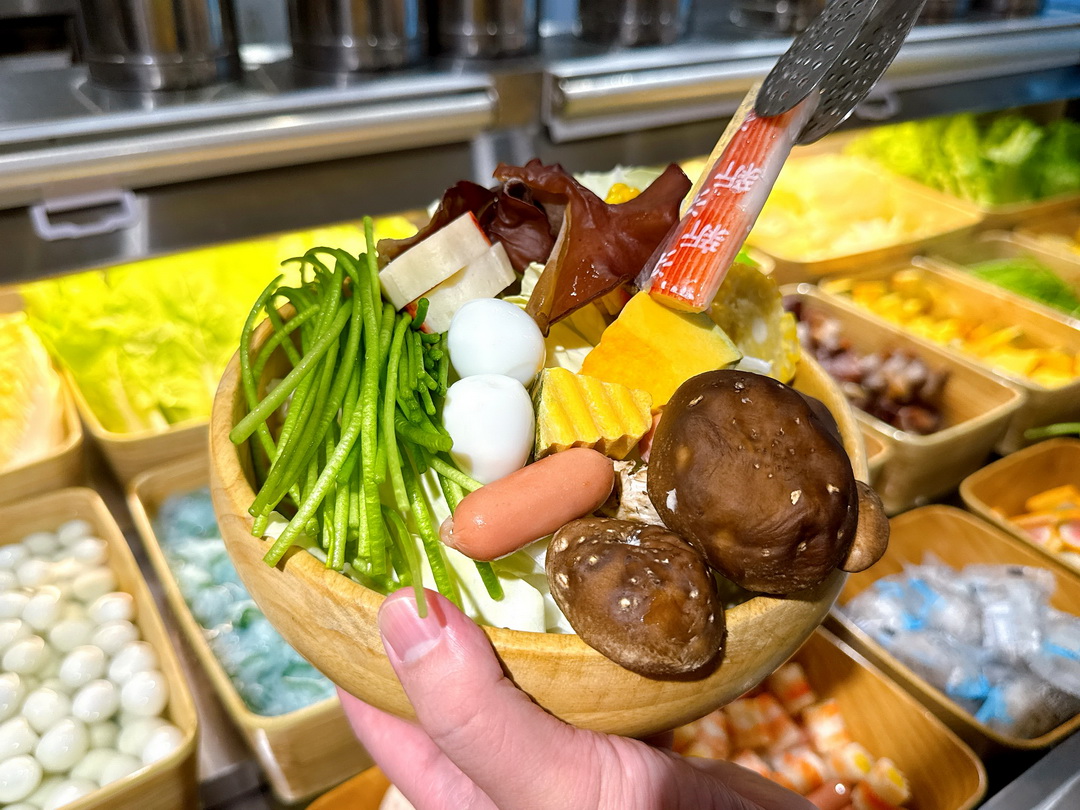 【饗點鍋台中文心店】台中火鍋自助吧吃到飽388元起,超浮誇35盎司大胃王肉盤超壯觀 @猴屁的異想世界 【饗點鍋台中文心店】台中火鍋自助吧吃到飽388元起,超浮誇35盎司大胃王肉盤超壯觀 @猴屁的異想世界