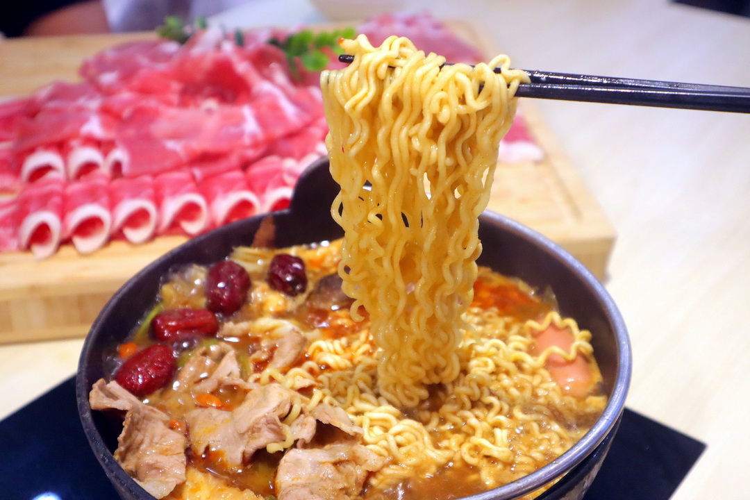 【饗點鍋台中文心店】台中火鍋自助吧吃到飽388元起,超浮誇35盎司大胃王肉盤超壯觀 @猴屁的異想世界 【饗點鍋台中文心店】台中火鍋自助吧吃到飽388元起,超浮誇35盎司大胃王肉盤超壯觀 @猴屁的異想世界