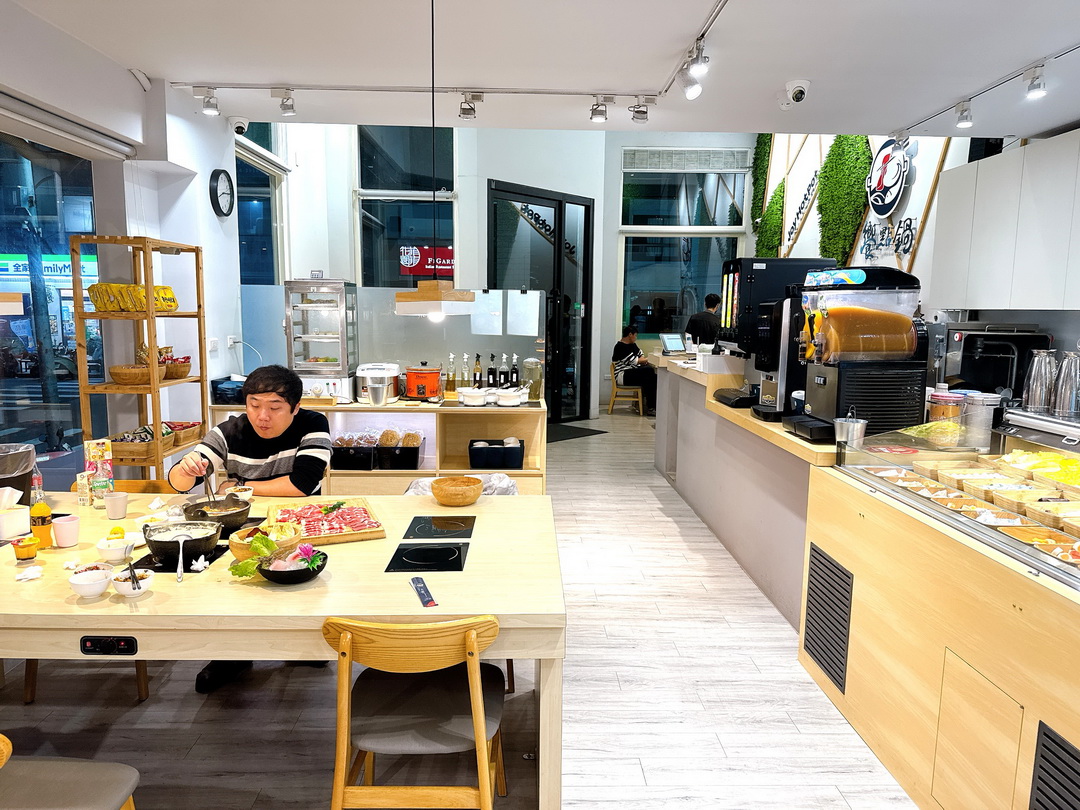【饗點鍋台中文心店】台中火鍋自助吧吃到飽388元起,超浮誇35盎司大胃王肉盤超壯觀 @猴屁的異想世界 【饗點鍋台中文心店】台中火鍋自助吧吃到飽388元起,超浮誇35盎司大胃王肉盤超壯觀 @猴屁的異想世界