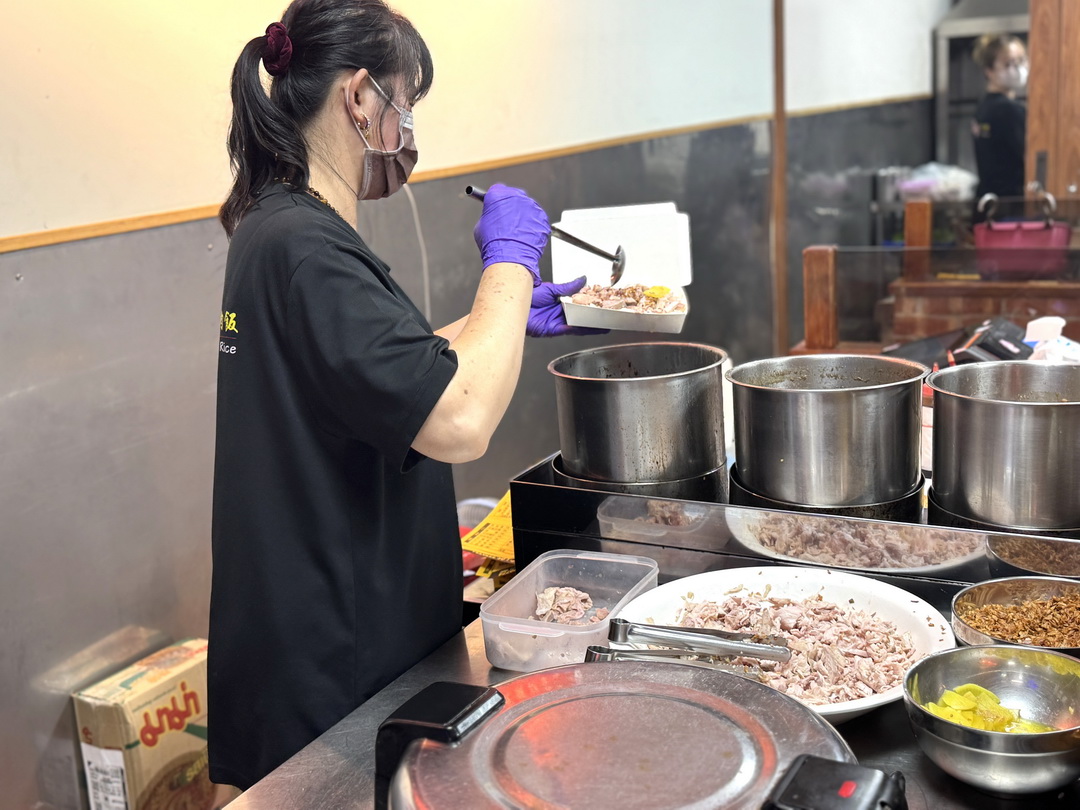 【阿宏師火雞肉飯】嘉義宵夜推薦,超人氣雞肉飯賣到凌晨12點,半熟蛋必點 @猴屁的異想世界 【阿宏師火雞肉飯】嘉義宵夜推薦,超人氣雞肉飯賣到凌晨12點,半熟蛋必點 @猴屁的異想世界