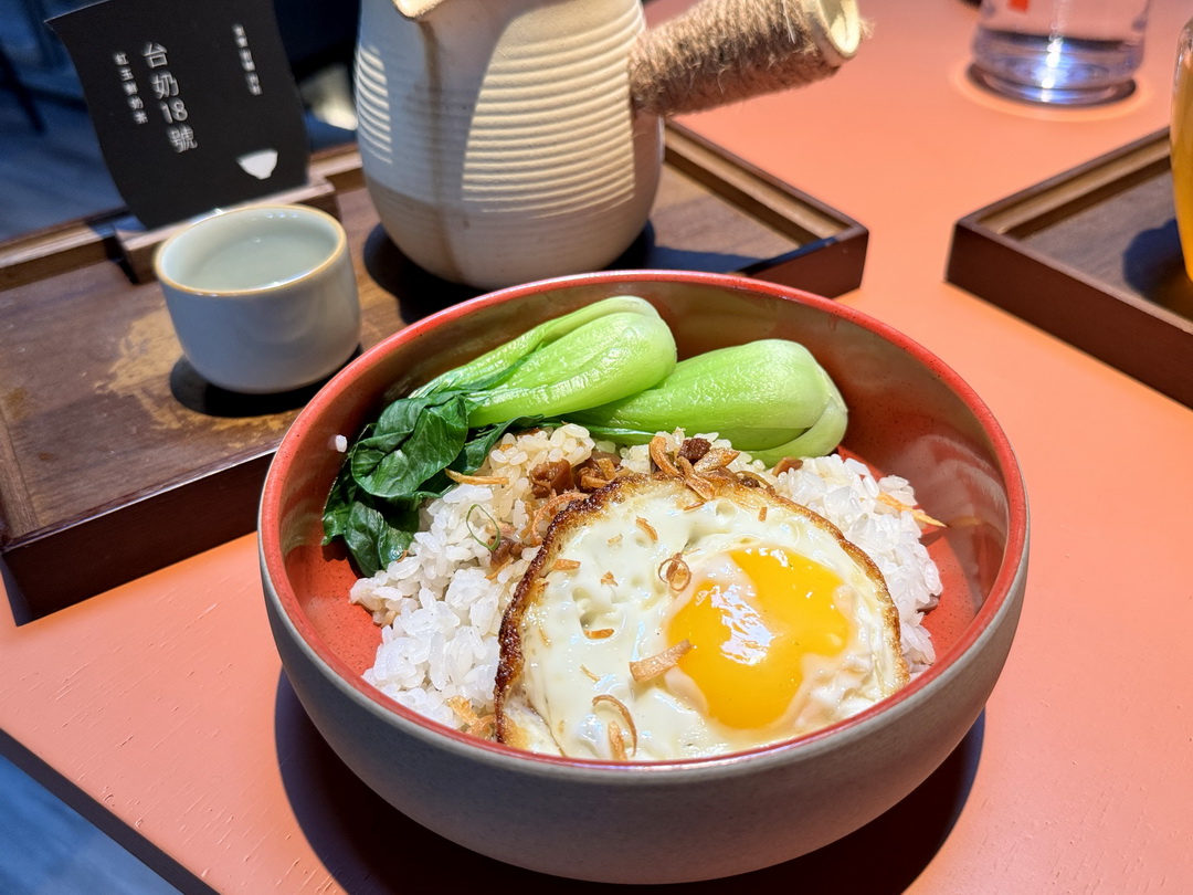 【一茶一瓦一號糧倉】隱藏在糧倉內的茶餐廳,像在古蹟內吃飯環境超美,宵夜也有賣 @猴屁的異想世界 【一茶一瓦一號糧倉】隱藏在糧倉內的茶餐廳,像在古蹟內吃飯環境超美,宵夜也有賣 @猴屁的異想世界