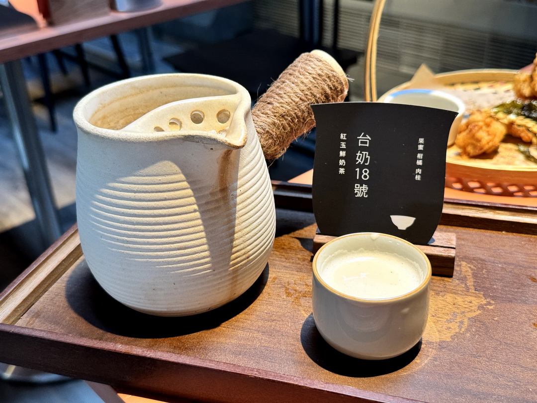 【一茶一瓦一號糧倉】隱藏在糧倉內的茶餐廳,像在古蹟內吃飯環境超美,宵夜也有賣 @猴屁的異想世界 【一茶一瓦一號糧倉】隱藏在糧倉內的茶餐廳,像在古蹟內吃飯環境超美,宵夜也有賣 @猴屁的異想世界