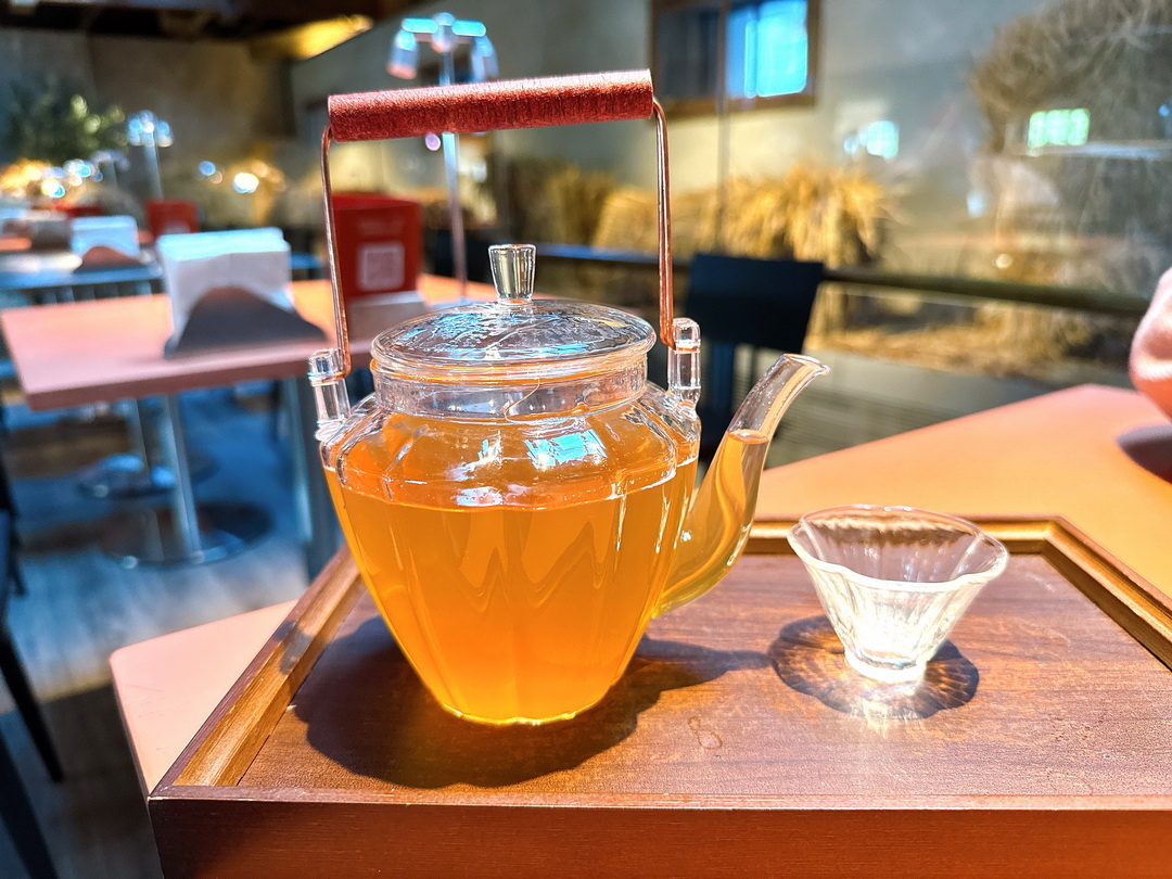 【一茶一瓦一號糧倉】隱藏在糧倉內的茶餐廳,像在古蹟內吃飯環境超美,宵夜也有賣 @猴屁的異想世界 【一茶一瓦一號糧倉】隱藏在糧倉內的茶餐廳,像在古蹟內吃飯環境超美,宵夜也有賣 @猴屁的異想世界
