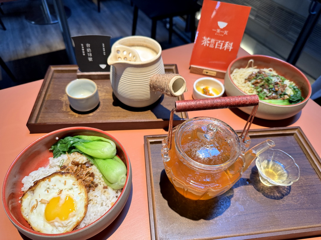 【一茶一瓦一號糧倉】隱藏在糧倉內的茶餐廳,像在古蹟內吃飯環境超美,宵夜也有賣 @猴屁的異想世界 【一茶一瓦一號糧倉】隱藏在糧倉內的茶餐廳,像在古蹟內吃飯環境超美,宵夜也有賣 @猴屁的異想世界