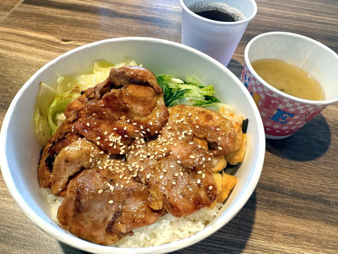 【粗飽烤肉飯逢甲店】招牌烤肉飯只要100元,內用飲料熱湯無限暢飲,台中高CP值烤肉便當! @猴屁的異想世界 【粗飽烤肉飯逢甲店】招牌烤肉飯只要100元,內用飲料熱湯無限暢飲,台中高CP值烤肉便當! @猴屁的異想世界