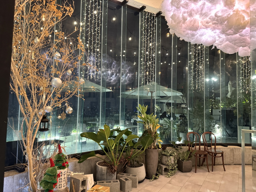 【眺高STAY WITH MOUNTAIN】台中絕美景觀餐廳,北屯最夯百萬夜景,聖誕樹美翻超浪漫 @猴屁的異想世界 【眺高STAY WITH MOUNTAIN】台中絕美景觀餐廳,北屯最夯百萬夜景,聖誕樹美翻超浪漫 @猴屁的異想世界