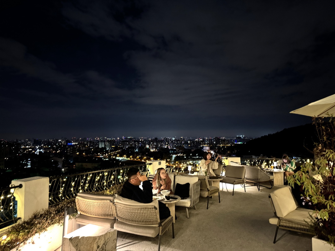 【眺高STAY WITH MOUNTAIN】台中絕美景觀餐廳,北屯最夯百萬夜景,聖誕樹美翻超浪漫 @猴屁的異想世界 【眺高STAY WITH MOUNTAIN】台中絕美景觀餐廳,北屯最夯百萬夜景,聖誕樹美翻超浪漫 @猴屁的異想世界