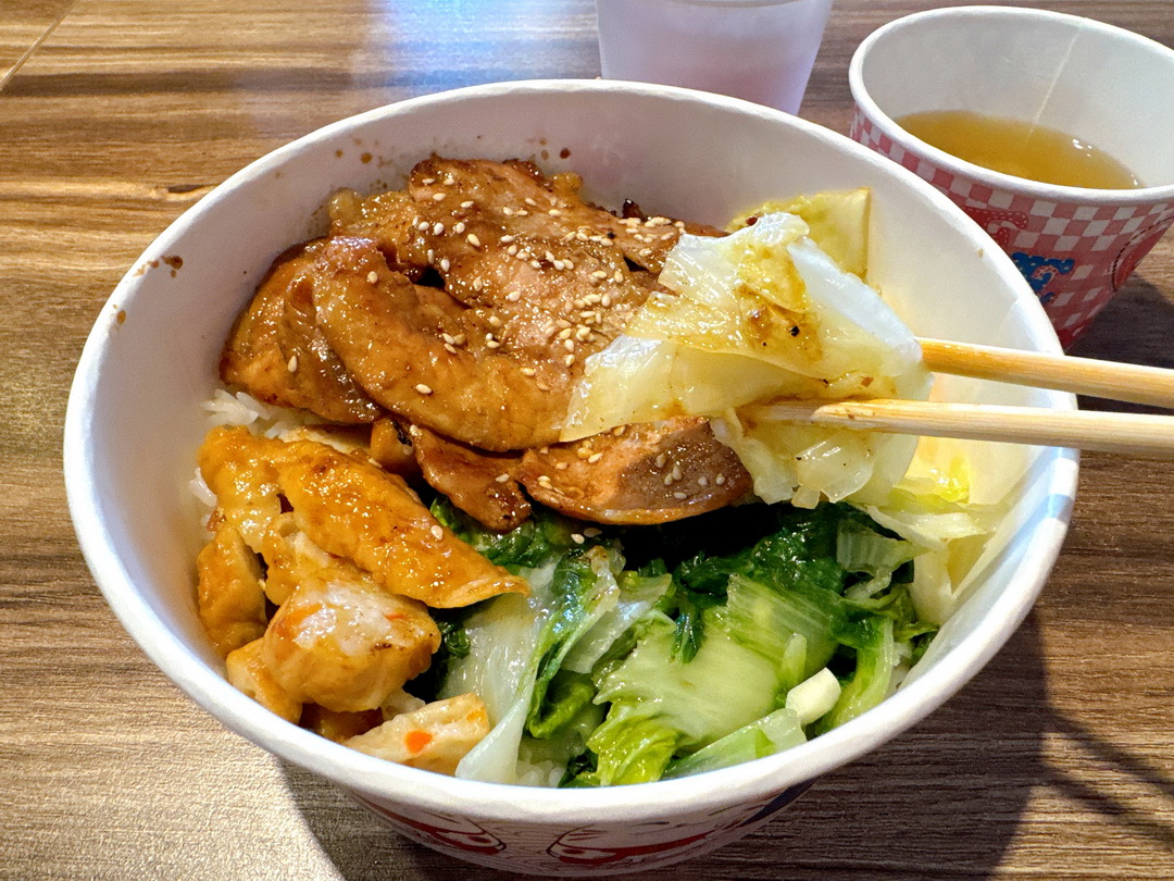 【粗飽烤肉飯逢甲店】招牌烤肉飯只要100元,內用飲料熱湯無限暢飲,台中高CP值烤肉便當! @猴屁的異想世界 【粗飽烤肉飯逢甲店】招牌烤肉飯只要100元,內用飲料熱湯無限暢飲,台中高CP值烤肉便當! @猴屁的異想世界
