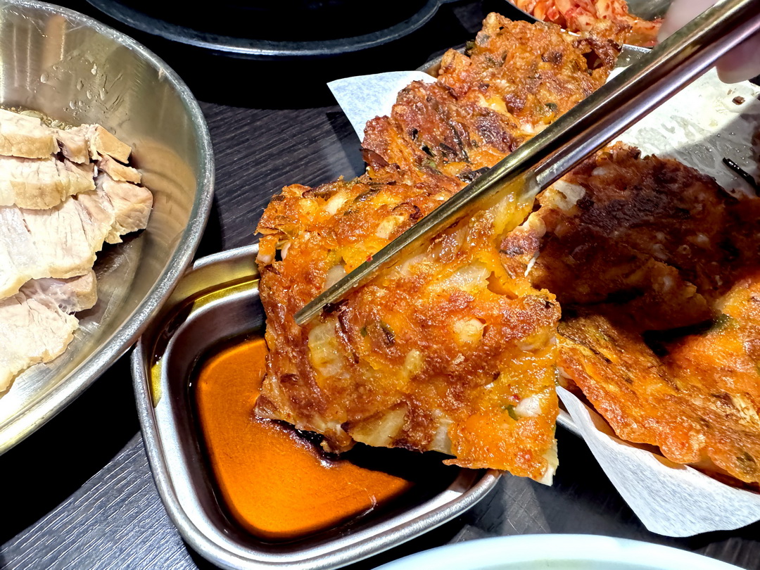 【延南家韓式豬肉湯飯】台中南屯人氣韓式料理推薦,血腸湯飯、雪濃湯、菜包肉必吃,小菜吃到飽超佛心! @猴屁的異想世界 【延南家韓式豬肉湯飯】台中南屯人氣韓式料理推薦,血腸湯飯、雪濃湯、菜包肉必吃,小菜吃到飽超佛心! @猴屁的異想世界