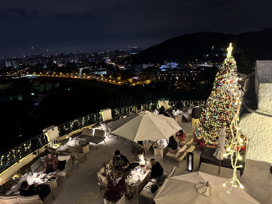 【眺高STAY WITH MOUNTAIN】台中絕美景觀餐廳,北屯最夯百萬夜景,聖誕樹美翻超浪漫 @猴屁的異想世界 【眺高STAY WITH MOUNTAIN】台中絕美景觀餐廳,北屯最夯百萬夜景,聖誕樹美翻超浪漫 @猴屁的異想世界