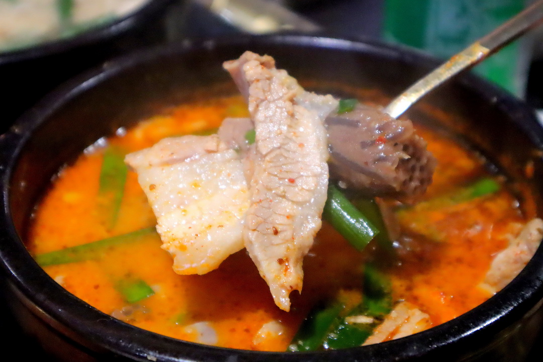 【延南家韓式豬肉湯飯】台中南屯人氣韓式料理推薦,血腸湯飯、雪濃湯、菜包肉必吃,小菜吃到飽超佛心! @猴屁的異想世界 【延南家韓式豬肉湯飯】台中南屯人氣韓式料理推薦,血腸湯飯、雪濃湯、菜包肉必吃,小菜吃到飽超佛心! @猴屁的異想世界