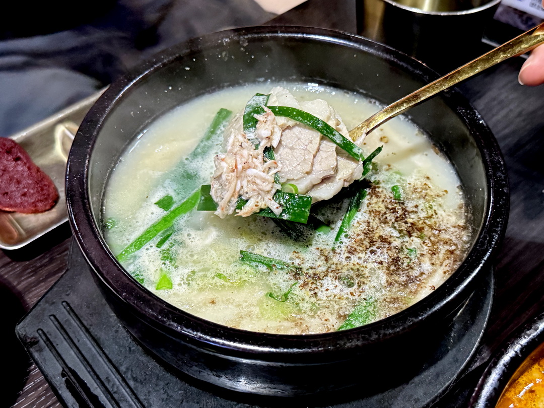 【延南家韓式豬肉湯飯】台中南屯人氣韓式料理推薦,血腸湯飯、雪濃湯、菜包肉必吃,小菜吃到飽超佛心! @猴屁的異想世界 【延南家韓式豬肉湯飯】台中南屯人氣韓式料理推薦,血腸湯飯、雪濃湯、菜包肉必吃,小菜吃到飽超佛心! @猴屁的異想世界