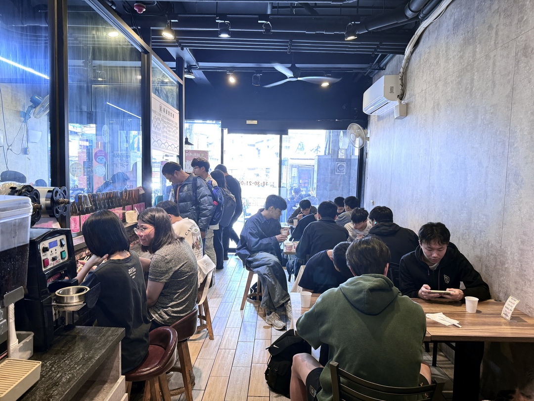 【粗飽烤肉飯逢甲店】招牌烤肉飯只要100元,內用飲料熱湯無限暢飲,台中高CP值烤肉便當! @猴屁的異想世界 【粗飽烤肉飯逢甲店】招牌烤肉飯只要100元,內用飲料熱湯無限暢飲,台中高CP值烤肉便當! @猴屁的異想世界