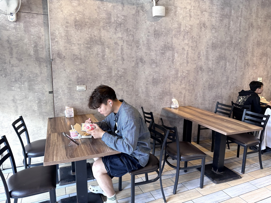 【粗飽烤肉飯逢甲店】招牌烤肉飯只要100元,內用飲料熱湯無限暢飲,台中高CP值烤肉便當! @猴屁的異想世界 【粗飽烤肉飯逢甲店】招牌烤肉飯只要100元,內用飲料熱湯無限暢飲,台中高CP值烤肉便當! @猴屁的異想世界