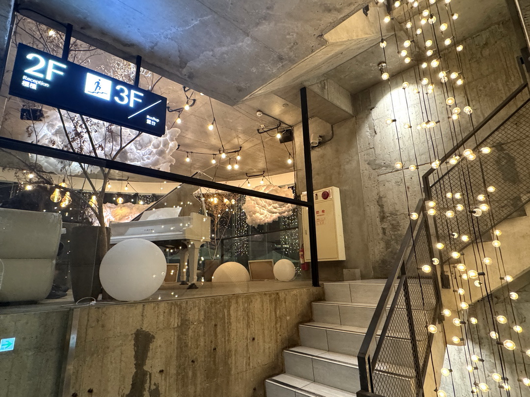 【眺高STAY WITH MOUNTAIN】台中絕美景觀餐廳,北屯最夯百萬夜景,聖誕樹美翻超浪漫 @猴屁的異想世界 【眺高STAY WITH MOUNTAIN】台中絕美景觀餐廳,北屯最夯百萬夜景,聖誕樹美翻超浪漫 @猴屁的異想世界