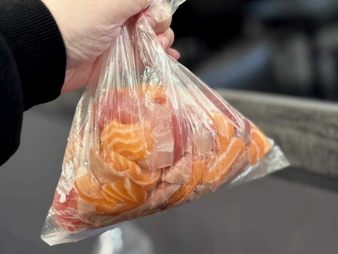 【丸南生魚片】台中10元生魚片開來逢甲,晚上11點開到凌晨5點,每天排隊 @猴屁的異想世界 【丸南生魚片】台中10元生魚片開來逢甲,晚上11點開到凌晨5點,每天排隊 @猴屁的異想世界