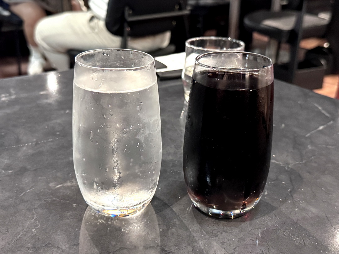 【WEST1993西館】台中美式漢堡推薦，超狂雙主餐餐廳，飲料無限暢飲、壽星送蛋糕 @猴屁的異想世界