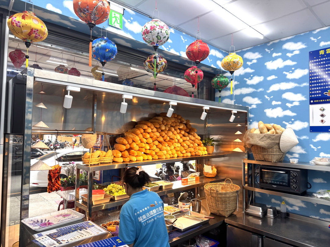 【青雲越南法國麵包店】台中隱藏版異國美食,脆皮烤豬超銷魂,沙嗲牛肉也超涮嘴 @猴屁的異想世界 【青雲越南法國麵包店】台中隱藏版異國美食,脆皮烤豬超銷魂,沙嗲牛肉也超涮嘴 @猴屁的異想世界