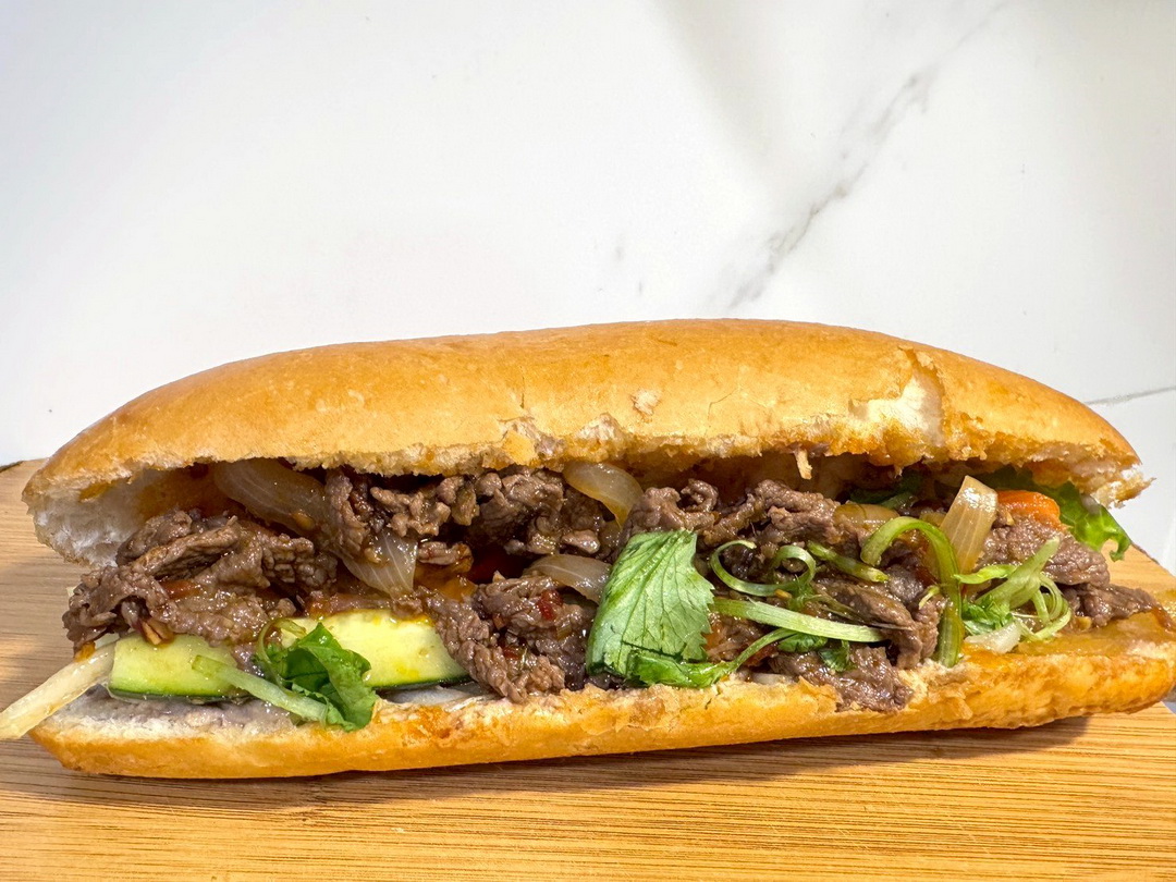 【青雲越南法國麵包店】台中隱藏版異國美食,脆皮烤豬超銷魂,沙嗲牛肉也超涮嘴 @猴屁的異想世界 【青雲越南法國麵包店】台中隱藏版異國美食,脆皮烤豬超銷魂,沙嗲牛肉也超涮嘴 @猴屁的異想世界