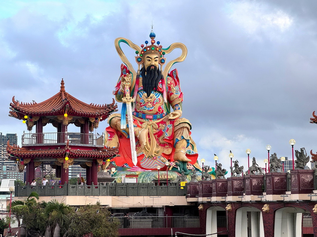左營元帝廟北極亭|高雄蓮池潭超巨大玄天上帝神像,金雞招財蛋&求籤機好玩又靈驗! @猴屁的異想世界 左營元帝廟北極亭|高雄蓮池潭超巨大玄天上帝神像,金雞招財蛋&求籤機好玩又靈驗! @猴屁的異想世界
