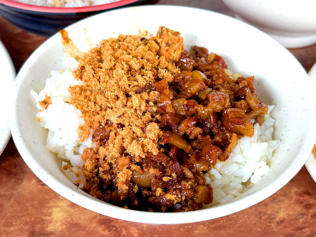 台南蘇無刺虱目魚肚｜台中滷肉飯便當推薦，爌肉飯超入味、煎魚肚必點超酥香！ @猴屁的異想世界