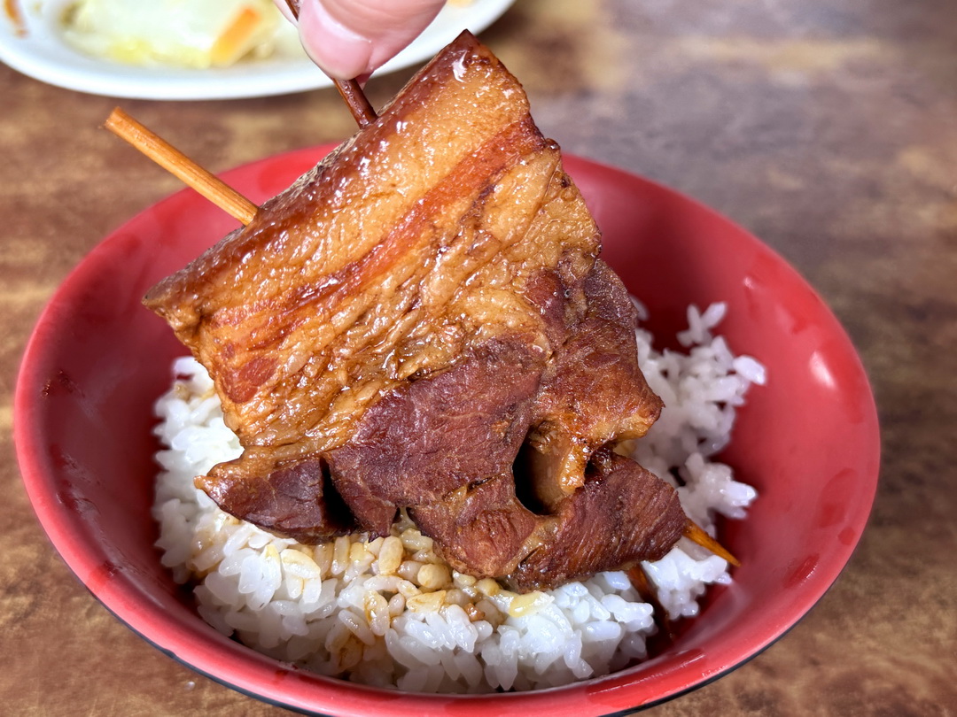 台南蘇無刺虱目魚肚｜台中滷肉飯便當推薦，爌肉飯超入味、煎魚肚必點超酥香！ @猴屁的異想世界