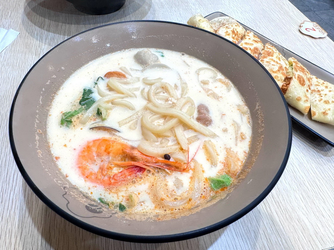 【早到晚到台中逢甲店】夜貓族宵夜天堂!必吃超濃郁新加坡叻沙意麵,還有芋泥蛋餅 @猴屁的異想世界 【早到晚到台中逢甲店】夜貓族宵夜天堂!必吃超濃郁新加坡叻沙意麵,還有芋泥蛋餅 @猴屁的異想世界