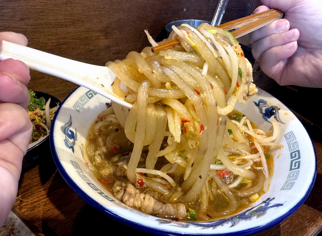 【老棠酸辣粉】台中酸辣粉推薦,麻辣燙串串只要13元!必吃牛肉酸辣粉、口水雞、蒜泥白肉超夠味 @猴屁的異想世界 【老棠酸辣粉】台中酸辣粉推薦,麻辣燙串串只要13元!必吃牛肉酸辣粉、口水雞、蒜泥白肉超夠味 @猴屁的異想世界