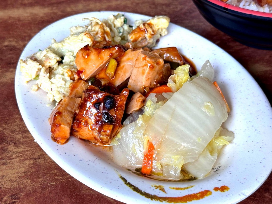 台南蘇無刺虱目魚肚｜台中滷肉飯便當推薦，爌肉飯超入味、煎魚肚必點超酥香！ @猴屁的異想世界