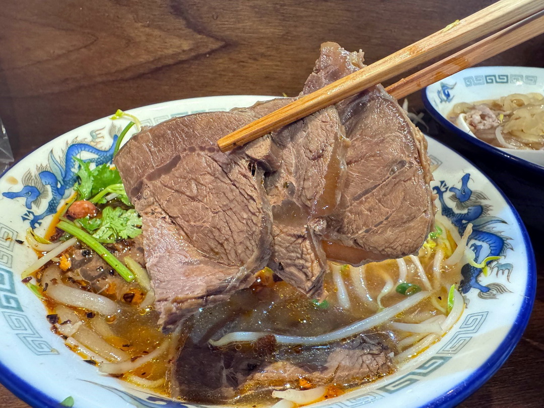【老棠酸辣粉】台中酸辣粉推薦,麻辣燙串串只要13元!必吃牛肉酸辣粉、口水雞、蒜泥白肉超夠味 @猴屁的異想世界 【老棠酸辣粉】台中酸辣粉推薦,麻辣燙串串只要13元!必吃牛肉酸辣粉、口水雞、蒜泥白肉超夠味 @猴屁的異想世界