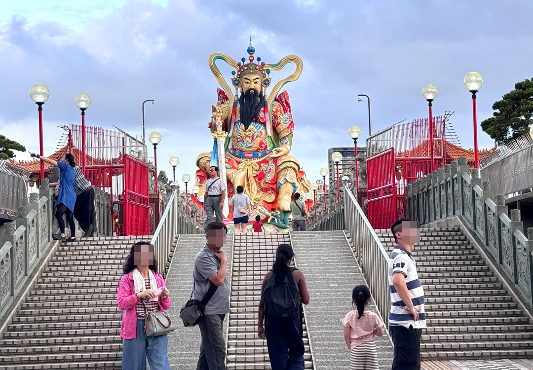左營元帝廟北極亭|高雄蓮池潭超巨大玄天上帝神像,金雞招財蛋&求籤機好玩又靈驗! @猴屁的異想世界 左營元帝廟北極亭|高雄蓮池潭超巨大玄天上帝神像,金雞招財蛋&求籤機好玩又靈驗! @猴屁的異想世界