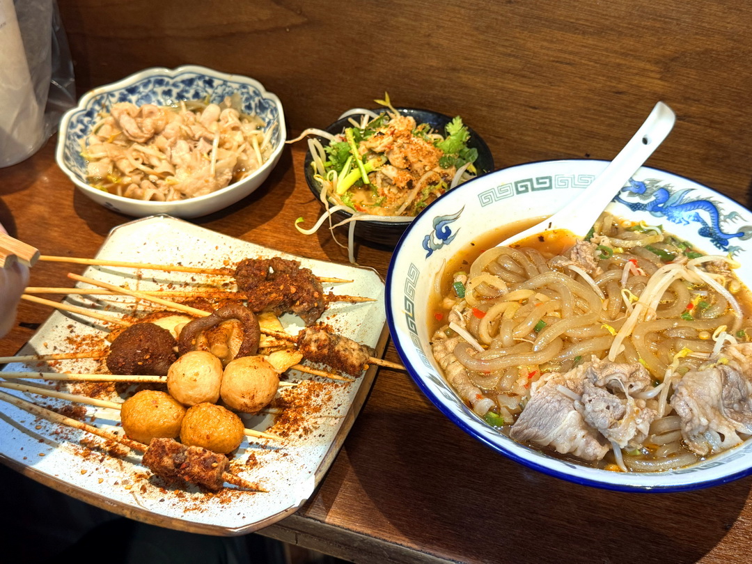 【老棠酸辣粉】台中酸辣粉推薦,麻辣燙串串只要13元!必吃牛肉酸辣粉、口水雞、蒜泥白肉超夠味 @猴屁的異想世界 【老棠酸辣粉】台中酸辣粉推薦,麻辣燙串串只要13元!必吃牛肉酸辣粉、口水雞、蒜泥白肉超夠味 @猴屁的異想世界