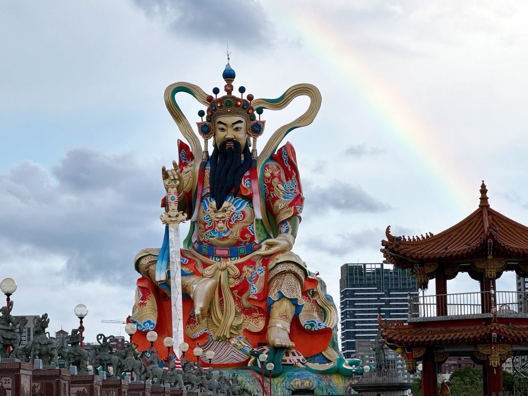 左營元帝廟北極亭|高雄蓮池潭超巨大玄天上帝神像,金雞招財蛋&求籤機好玩又靈驗! @猴屁的異想世界 左營元帝廟北極亭|高雄蓮池潭超巨大玄天上帝神像,金雞招財蛋&求籤機好玩又靈驗! @猴屁的異想世界