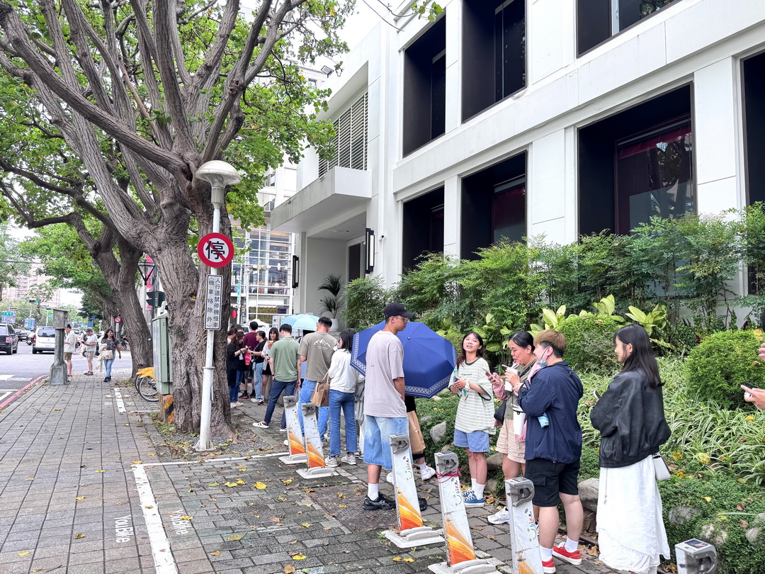 【DAYKEY DONUT】台中新開幕日式生甜甜圈專門店,爆餡甜甜圈大排長龍,附菜單必吃口味推薦! @猴屁的異想世界 【DAYKEY DONUT】台中新開幕日式生甜甜圈專門店,爆餡甜甜圈大排長龍,附菜單必吃口味推薦! @猴屁的異想世界