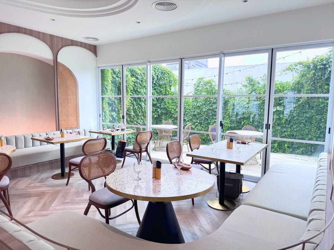 【Les aqua水相餐聚苑】台中超美韓系玻璃屋餐廳,麵包免費續,壽星還送蛋糕+照片超浮誇 @猴屁的異想世界 【Les aqua水相餐聚苑】台中超美韓系玻璃屋餐廳,麵包免費續,壽星還送蛋糕+照片超浮誇 @猴屁的異想世界